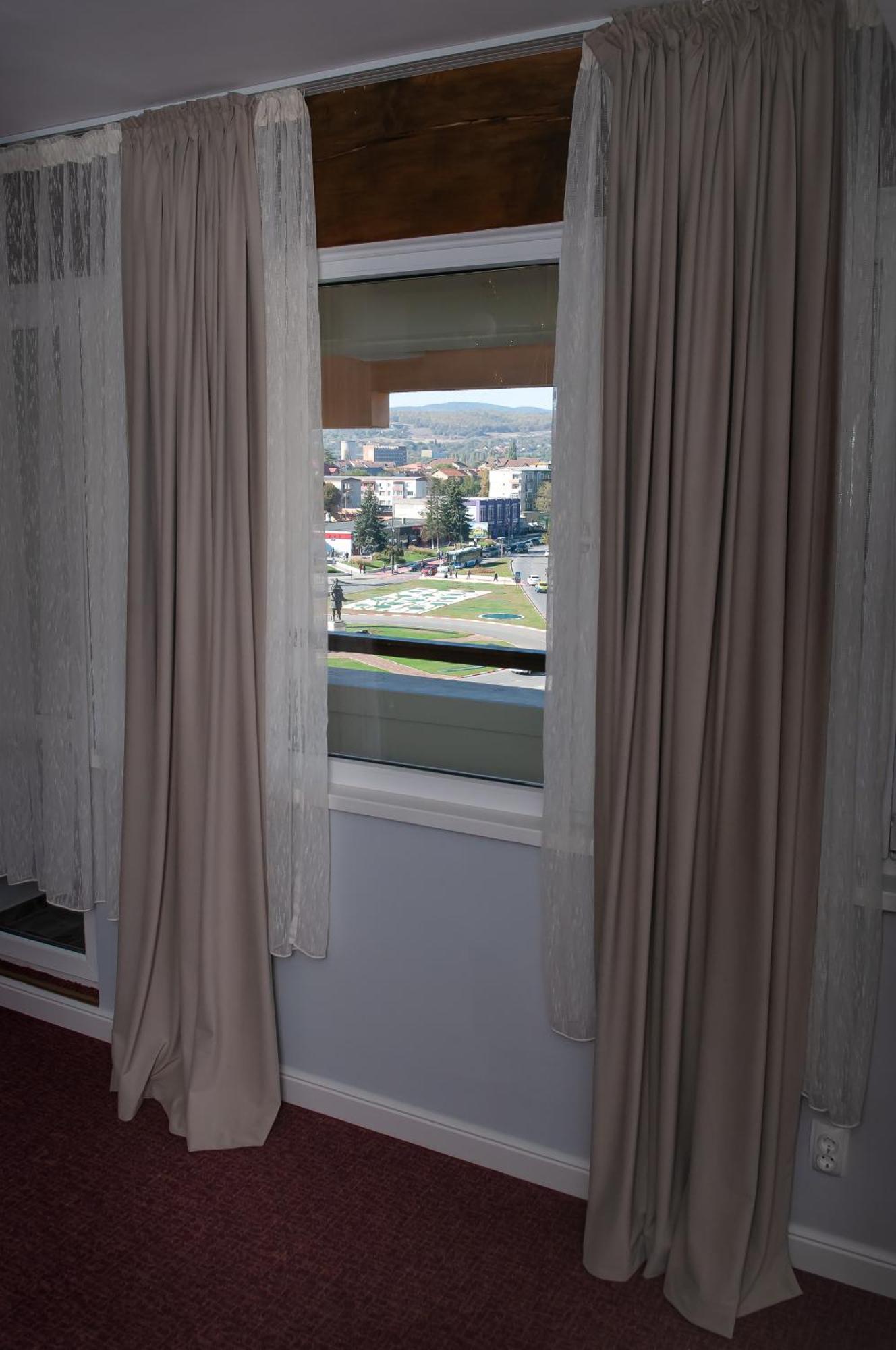 Hotel Rusca Hunedoara Exterior photo